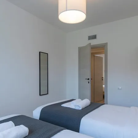 Metro Line 1 Free Parking Apartment