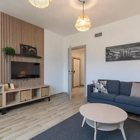 Metro Line 1 Free Parking Apartment *