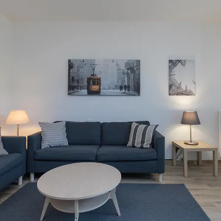 Metro Line 1 Free Parking Apartment